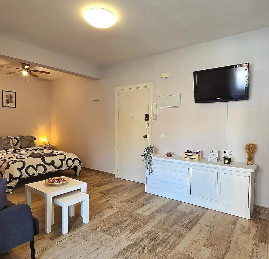 דירה Acogedor Estudio En El Centro De טורמולינוס ספרד
